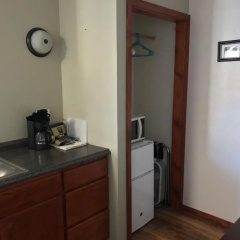 The Pioneer Motel thumbnail 12