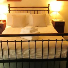 Old Manor House thumbnail 5