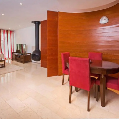 Sunny Lounge Apartment thumbnail 4