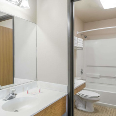 Americas Best Value Inn Sparks thumbnail 9