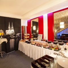 INA Hotel Royal - Bild 11