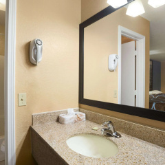 Super 8 by Wyndham Henryetta thumbnail 7