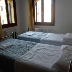 Sweet Venice - rooms & apartments thumbnail 2