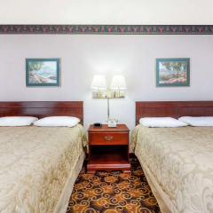 Super 8 by Wyndham Evansville North thumbnail 6