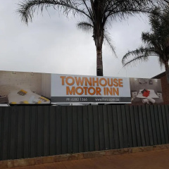 Town House Motor Inn