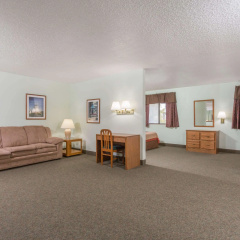 Super 8 by Wyndham Gallipolis Pt Pleasant Area thumbnail 3