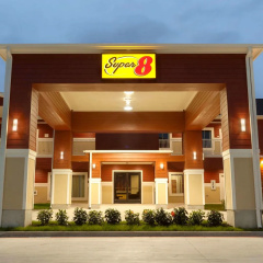 Super 8 by Wyndham Carrizo Springs thumbnail 1