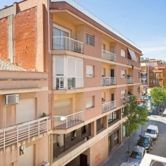 3 Bedroom Apt W/balcony 4 min to Tube - Bild 1