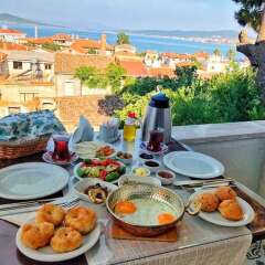 Kastoria Butik Pansiyon in Ayvalik, Turkiye from 115$, photos, reviews - zenhotels.com meals