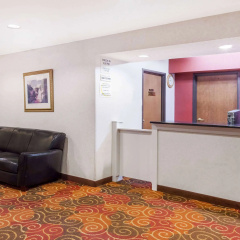 Super 8 by Wyndham Evansville North thumbnail 8