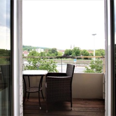 Luxury city apartment - view of river and castle - Bild 5