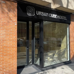 Urban Cube Sevilla Hostel - Bild 1