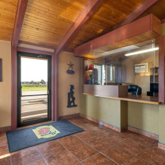 Super 8 by Wyndham Dodge City thumbnail 8