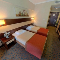 Mom Hotel - Bild 7