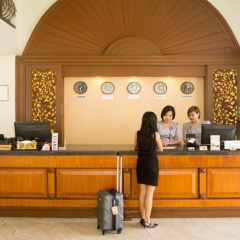 Sunny Holiday Hotel thumbnail 18