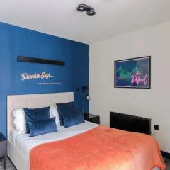 The Peaches & Cream - Soho - by Frankie Says - Bild 2