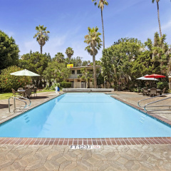 Super 8 by Wyndham Long Beach thumbnail 15