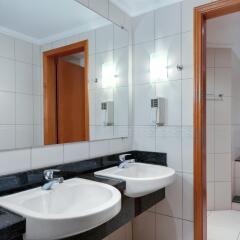 QOYA Hotel Curitiba, Curio Collection by Hilton in Curitiba, Brazil from 169$, photos, reviews - zenhotels.com bathroom