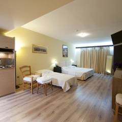 Efplias Hotel Apartments and Suites - Bild 21