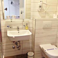 Red Carpet Apartments & Rooms in Zagreb, Croatia from 117$, photos, reviews - zenhotels.com bathroom photo 2