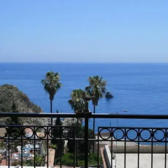 Cottage on the Beach thumbnail 4