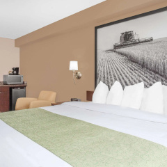 Super 8 by Wyndham Brandon MB thumbnail 3