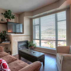 Sunset Waterfront Resort by KelownaGo thumbnail 5