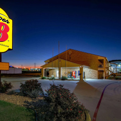Super 8 by Wyndham Pleasanton thumbnail 14