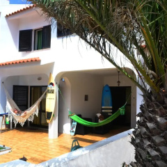 Surf House Peniche thumbnail 3