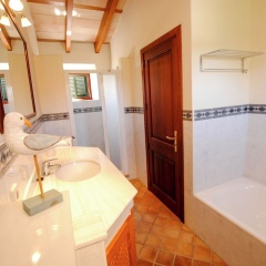 Semi Detached Country House with Large Swimming Pool near Beach & Nice Village - Bild 8