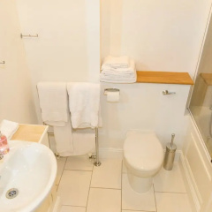 Modern 2 bed flat in historic building - Bild 7