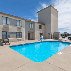 Super 8 by Wyndham Midland thumbnail 10