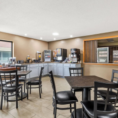 Super 8 by Wyndham La Crosse thumbnail 23