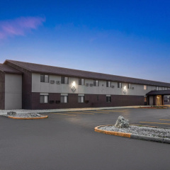 Baymont by Wyndham Oshkosh Airport thumbnail 2