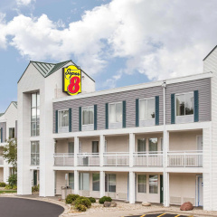 Super 8 By Wyndham Madison East thumbnail 20