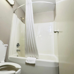 Delavan Inn and Suites thumbnail 12