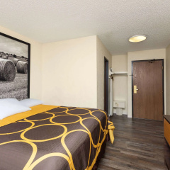 Super 8 by Wyndham Dodge City thumbnail 13