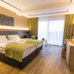 Familotel AIGO welcome family thumbnail 3
