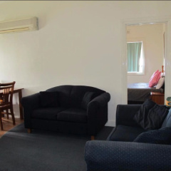 Hampton Court Apartments thumbnail 3