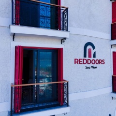 Reddoors Suites Sea View - Bild 1