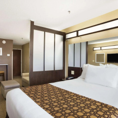 Microtel Inn & Suites by Wyndham Cambridge thumbnail 1
