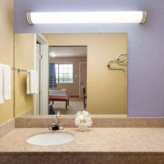 Super 8 by Wyndham San Antonio/Riverwalk Area