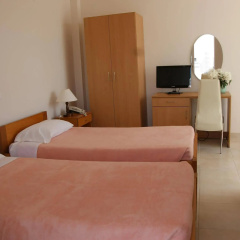 International Hotel thumbnail 5