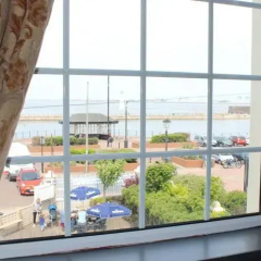 The Queens Royal thumbnail 10