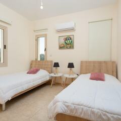 Отель Villa Seashore One Large Private Pool Walk to Beach Sea Views A C Wifi - 3150 Кипр, Аргака - отзывы, цены и фото номеров - забронировать отель Villa Seashore One Large Private Pool Walk to Beach Sea Views A C Wifi - 3150 онлайн фото 42