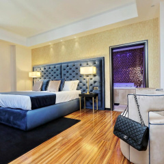 Spanish Diamond Luxury Suites & Jacuzzi - Bild 4