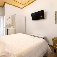 Marikas Deluxe Rooms thumbnail 5