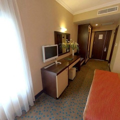 Mom Hotel - Bild 4