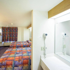 OYO Hotel Markle IN I-69 thumbnail 7