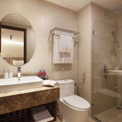 Regalia Gold Hotel in Nha Trang, Vietnam from 47$, photos, reviews - zenhotels.com bathroom photo 2